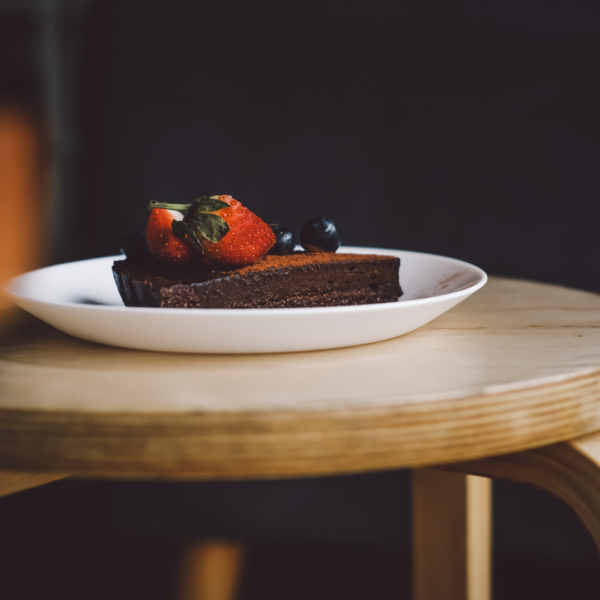 Easy Flourless Chocolate Cake with Ganache